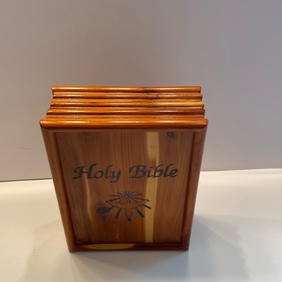King James Version Holy Bible Dove of Peace,1991 White hardcover with Cedar box - Picture 2 of 16